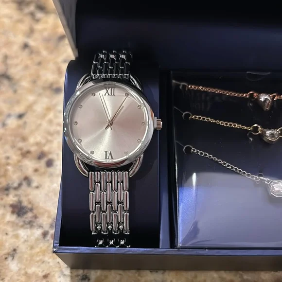 Jewelry Set - Picture 2 of 5